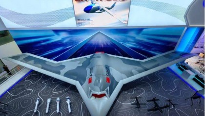 隐身飞翼机彩虹-7公开，比美军B2轰炸机更强？轰20还会远吗