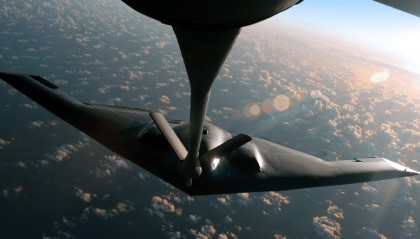 深夜一声巨响！美军正式下场，美战机炸遍中东五国，情况危急！