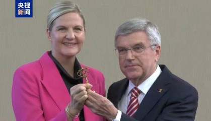 首位国际奥委会女性主席正式上任，巴赫卸任