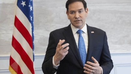 特朗普已经做出决定，美专机将连夜飞来北京，鲁比奥对华态度变了：中美两国应相互尊重