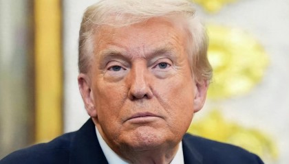 嘴硬难掩困境！泽连斯基宣称乌将胜利，专访停电凸显能源瘫痪，30% 领土被占援乌又收缩？