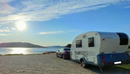 博主夫妻西班牙自驾游，整辆房车被偷了