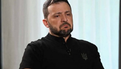 泽连斯基终于承认：乌军死亡10万，850万人外逃，乌克兰还能挤出多少动员兵？