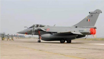 印度议员当面嘲讽莫迪：阵风战机坠落就像受伤小鸟