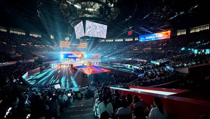 乒乓超级联赛总决赛首日，孙颖莎率深圳大学逆转上海晋级决赛