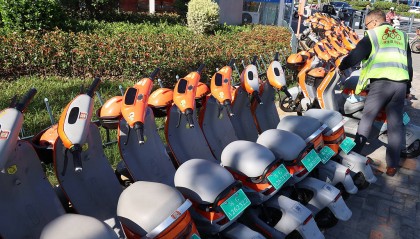 上千辆共享电单车成废弃垃圾，不禁不放总归不是办法