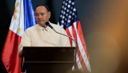 在南海频挑事端的菲律宾，最近“乖”的不正常，真正的原因找到了