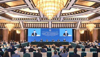 黄润秋出席中国环境与发展国际合作委员会2025年年会主题论坛并会见国合会外方副主席