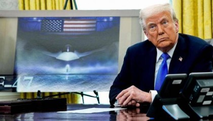 美国六代机F-47秘密试飞5年，竟暗藏歼20同款设计？美媒很悲观