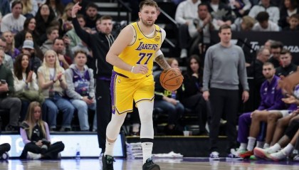 独行侠从未想过给东契奇超级顶薪 浓眉能帮助他们冲冠