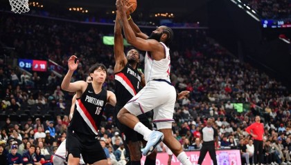 杨瀚森连3场2分1板哈登20+13 快船胜开拓者