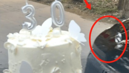 热搜第一！“挖呀挖”黄老师疑开豪车引热议