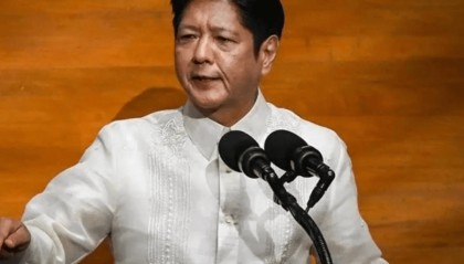 杜特尔特专机连夜起飞，一觉醒来，父女俩已现身香港，马科斯发觉晚了