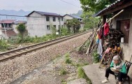 界面调查｜铁路穿村而过：一个湘西村庄与17起火车撞人事故