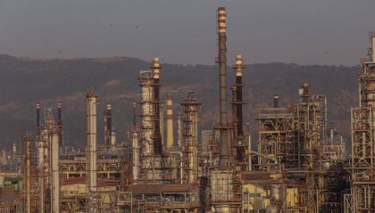 美国加大对俄罗斯能源制裁力度，分析师警告：中印炼油商将被迫转向、推高成本