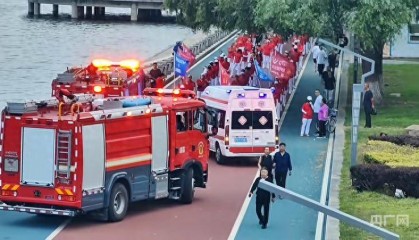 辽宁朝阳暴走团“顶牛”消防车救护车 事实谁来厘清？