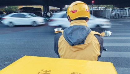 211硕士放弃北漂回老家 做老师、送外卖