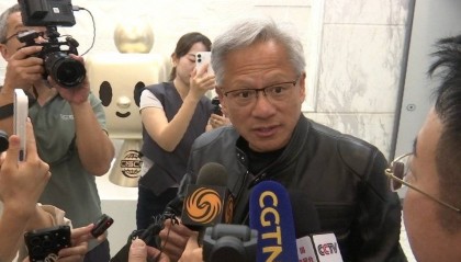 黄仁勋答凤凰记者问：恢复对华销售H20芯片，这是非常非常好的消息