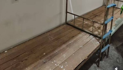 新生吐槽江苏师范大学泉山校区宿舍环境差，“看到后都哭了”，校方回应