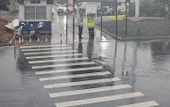 男孩“霸气”对交警承诺：“报我名字，领100个包子！”