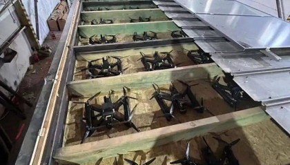 视频曝光！俄民众爬上卡车砸毁乌军无人机，徒手掰断旋翼！俄通报袭击损失，仓库出租人已被逮捕