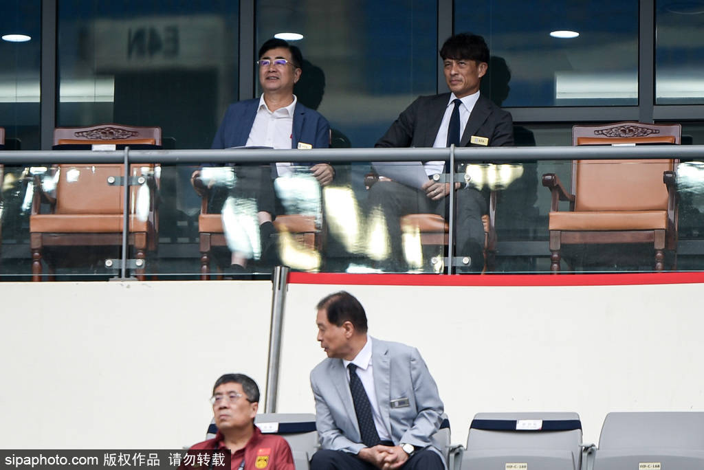 程进染红引发的裁判质疑：赛场背后的真实与反思！