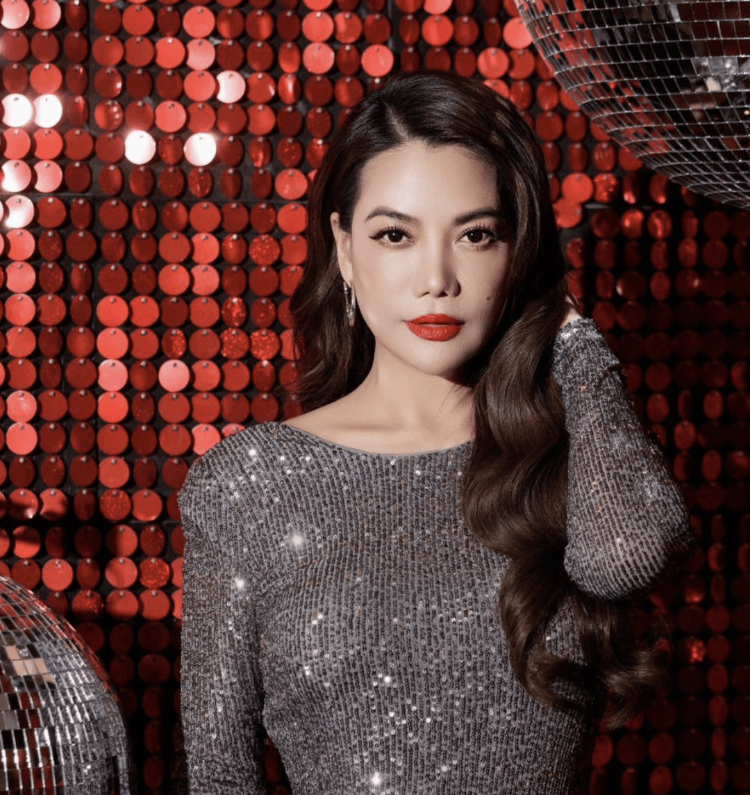 知名女演员涉嫌挪用数千两黄金被警方逮捕;曾获“金杏奖”影后、“亚洲女明星奖”