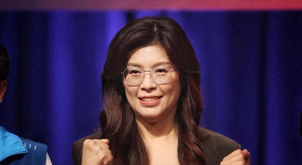 郑丽文语出惊人,喊出了“武力保台”,到底意味着什么?