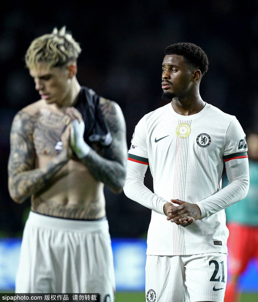 少儿不宜!张玉宁与对方球员冲突背后的故事与战术解读