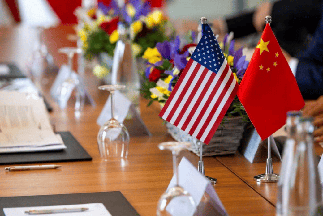 美方代表团来到北京,跟李成钢部长直接对上线,说起话来客客气气的