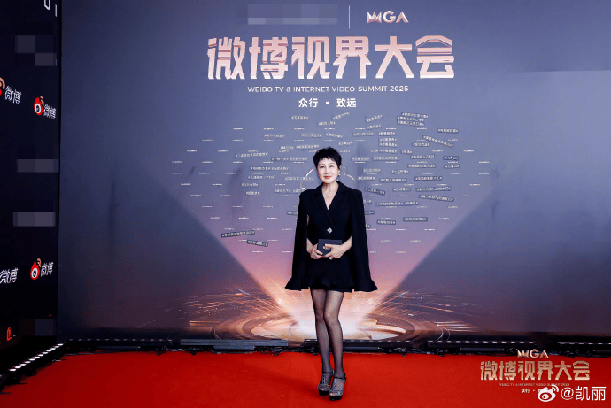 演员张凯丽回应红毯穿黑丝:我今年才63,正是闯的年纪