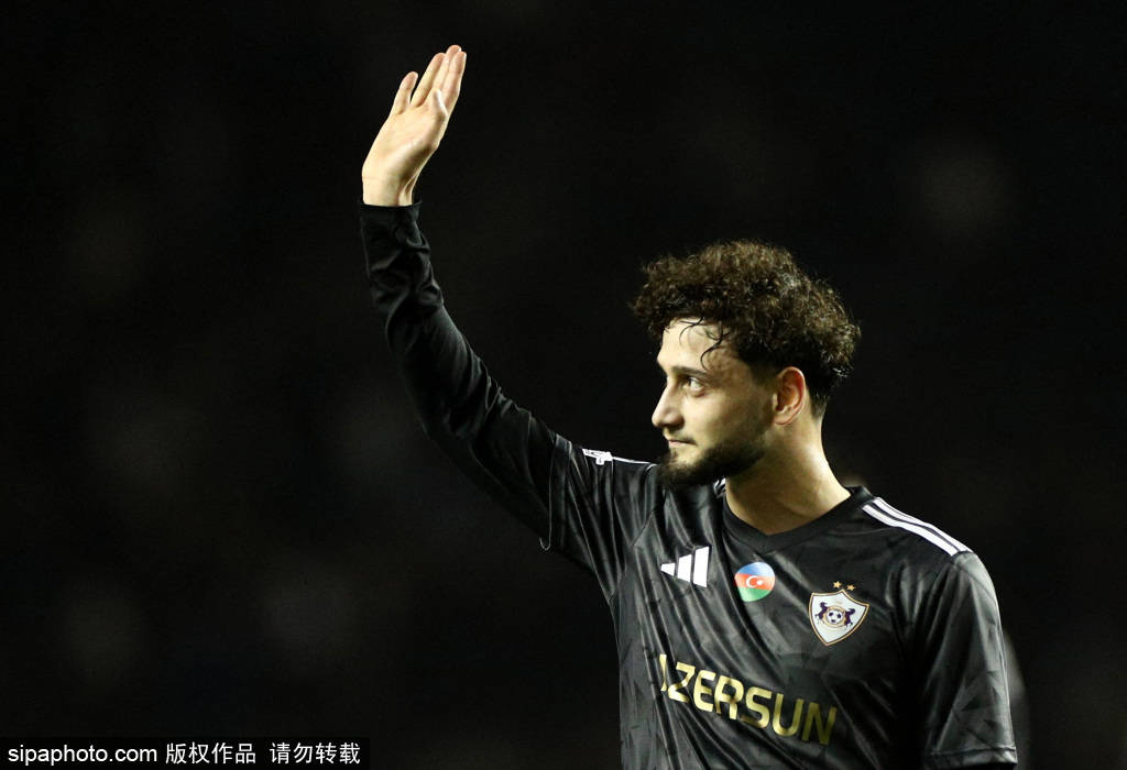 袁甲评艾堃:蓉城第一球的冒哨与当年费莱尼事件的惊人相似