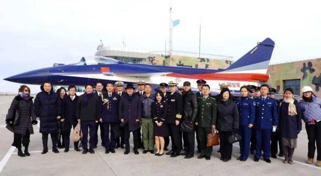 高市早苗刚在台湾问题上玩火,自卫队获准访华,释放的信号不一般