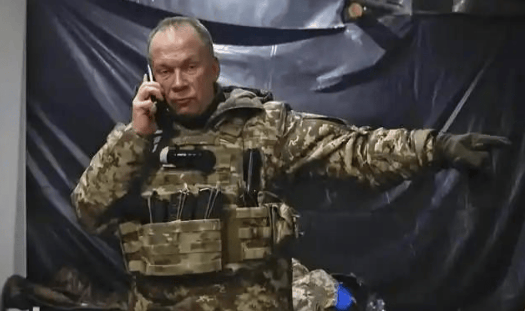 乌军全线崩溃，红军村遭20倍俄军猛烈围攻，美国要抛弃基辅？