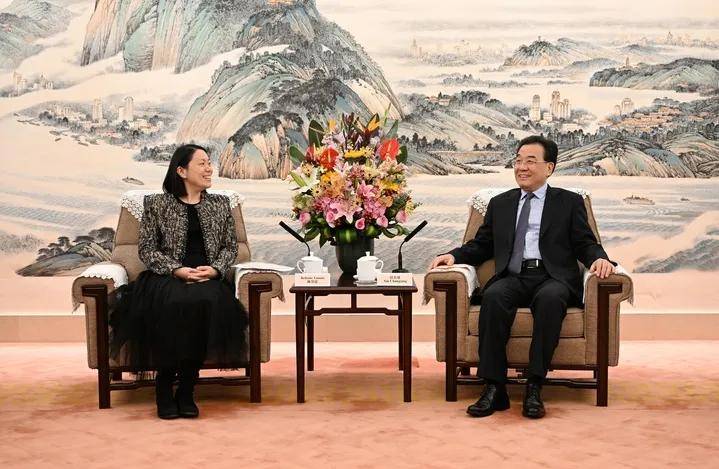 江苏省委书记会见的最年轻外资企业家二代,什么来头?